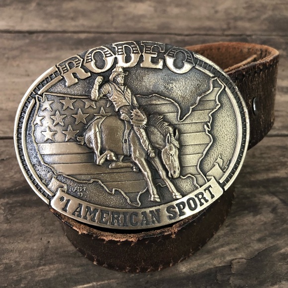 Accessories - Vintage brass belt buckle